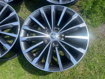 Škoda Trinity 5x112 8x19 et44 - 8