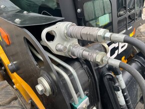 Smykový nakladač JCB 155 - 8