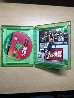 Xbox One X 1TB + NBA 2K22 - 8