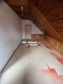 Prodej krásného bytu 3+1 s lodžií, garáží a půdou - 8