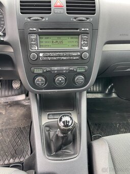 VW Golf V - 1,6 FSI - 85 KW benzin / 6 kvalt - 8
