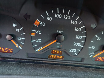 Mercedes-Benz E 220 D r. 1995 - 8