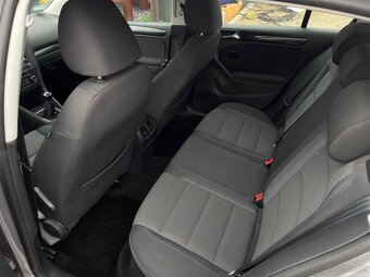 Volkswagen Golf - 8