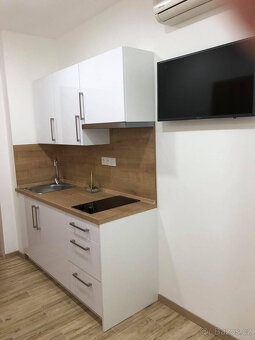 PRONÁJEM BYTU 1+KK, ULICE VEJVANOVSKÁ, ZLÍN - 8