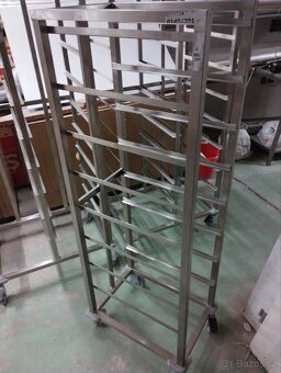 Nerezové poj.vozíky na táci. - 8