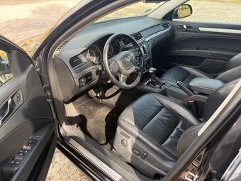 ŠKODA SUPERB II 2.0 TDI DSG COMBI ELEGANCE 2011 - 8