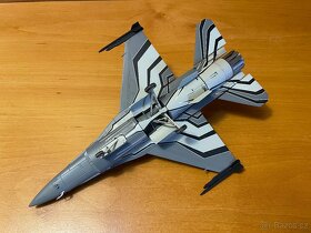 F-16 falcon - model letadla 1:72 - 8