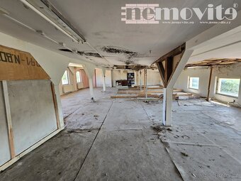 Exkluzivně nabízíme na prodej vícegenerační dům, 977 m2 - No - 8
