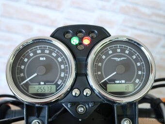 Moto-Guzzi V7 Classic výborný stav, originální díly k tomu - 8