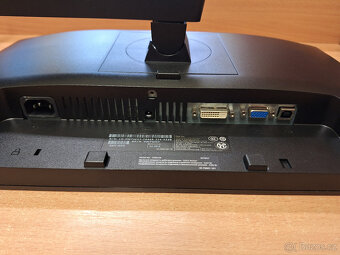 Dell P2012HT, 20", 1600x900, odezva 5ms, otočný, USB - 8