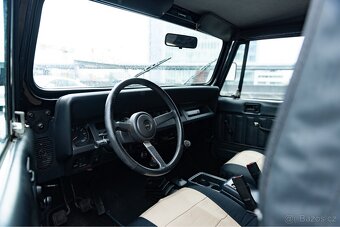Jeep Wrangler YJ - 8
