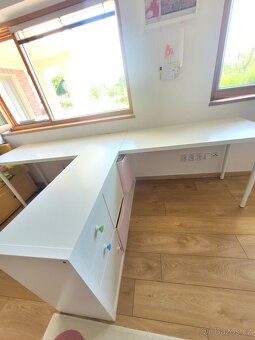 Nábytek dětský pokoj, stoly, skříně - 8