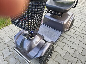 Skutr čtyřkolový pro seniory - invalidní vozík - 8