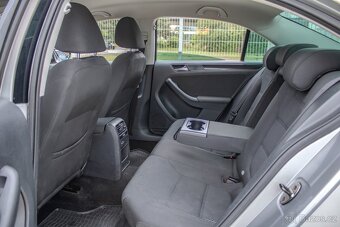 Volkswagen Jetta 1.6 TDI Comfortline DSG - 8