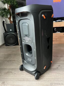 JBL Partybox 310 - 2x + stojany ( stav nového ) - 8