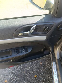 Škoda Octavia Scout - 8