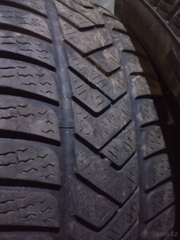 Zimní 235/55/17 235/55 R17 - 8