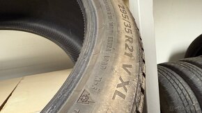 Pneu zimní 295/35 R21 - 8