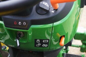 4x4 John Deere 3036E - 8