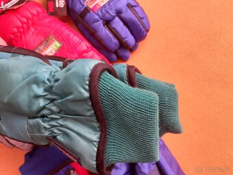 Prodám dětské rukavice odpovídající vel. zhruba 6 - 8 let - 8