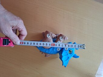 Dinosaurus se šroubkovákem - 8