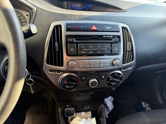 Hyundai I20 1.25 16v 63kw rok 8/2013 5 Star edition - 8