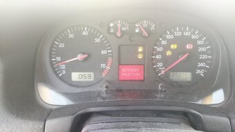 Volkswagen Golf IV 1.6i16V ATN LPG platnost 03/2032 - 8