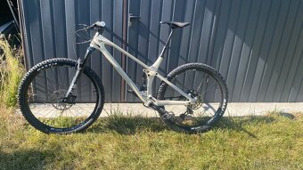 Karbonové kolo YT IZZO Comp - 8