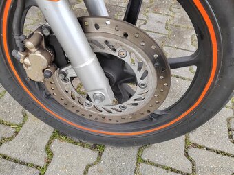 Honda CBR 125R - 8