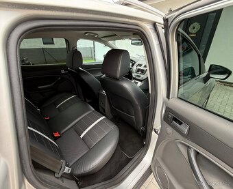 FORD KUGA 2.0 TDCI 103 KW, TITANIUM 4X4, PO ROZVODECH - 8