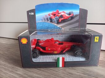 5ks modelů Ferrari Shell V-power 1:38 - 8