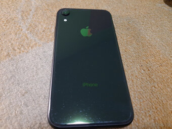 Černý iPhone XR (2018), včetně černého obalu, dobrý stav - 8