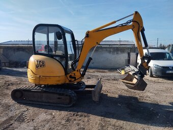 Pásový bagr jcb - 8
