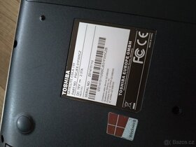 Bílý notebook Toshiba s Win - 8