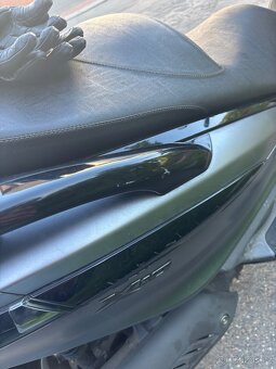Piaggio X10 125 (ABS, ASR) - 8
