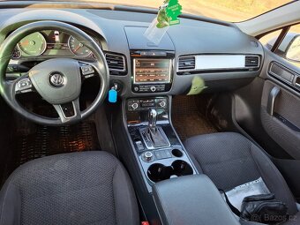 VW Touareg 3.0 TDI Klima Alu Tažné Model Model 2011 - 8