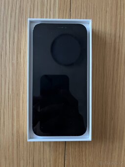 iPhone 12 – 64 GB - 8