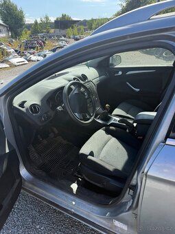 Ford Mondeo 2.0i - 8