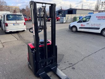 Vysokozdvižný vozík AKU ruční s plošinkou Toyota - 8