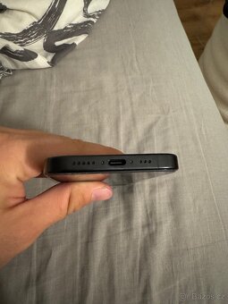 iPhone 16 pro černý titan 1TB - 8