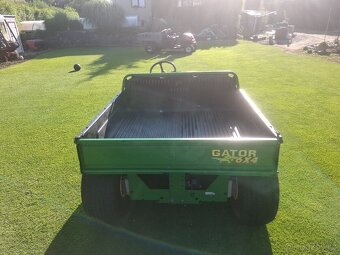 John deere gator - 8