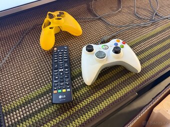 Smart TV LG 60UH605V, 151cm + Xbox 360 - 8
