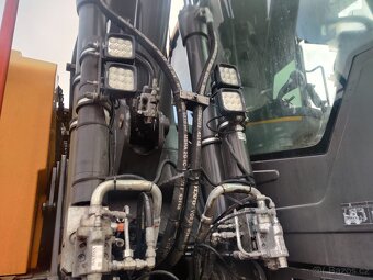 Kolový otočný bagr VOLVO EWR 150 E - 8