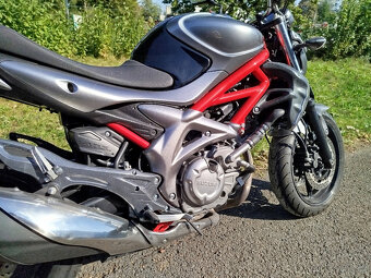 Suzuki SFV 650 Gladius 35kW - 8