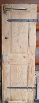 Staré dřevěné dboukřídlé dveře - 8