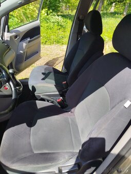 Mitsubishi Grandis 2,0 DID -- 7 Místné - 8