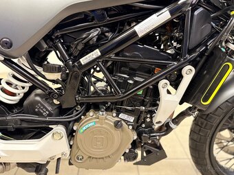 HUSQVARNA SVARTPILEN 125,ABS,700 KMTOP - 8