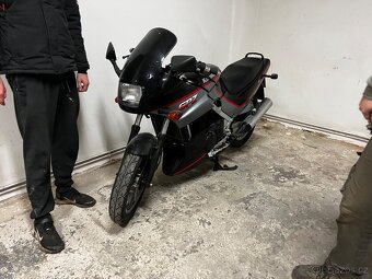 Kawasaki GPZ 500s - 8