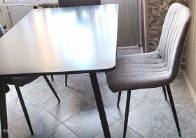 Prodám černý  kuchyňský stůl v SUPER STAVU - 8