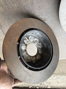 4 pískové brzdiče + 320mm dělený kotouče - 8